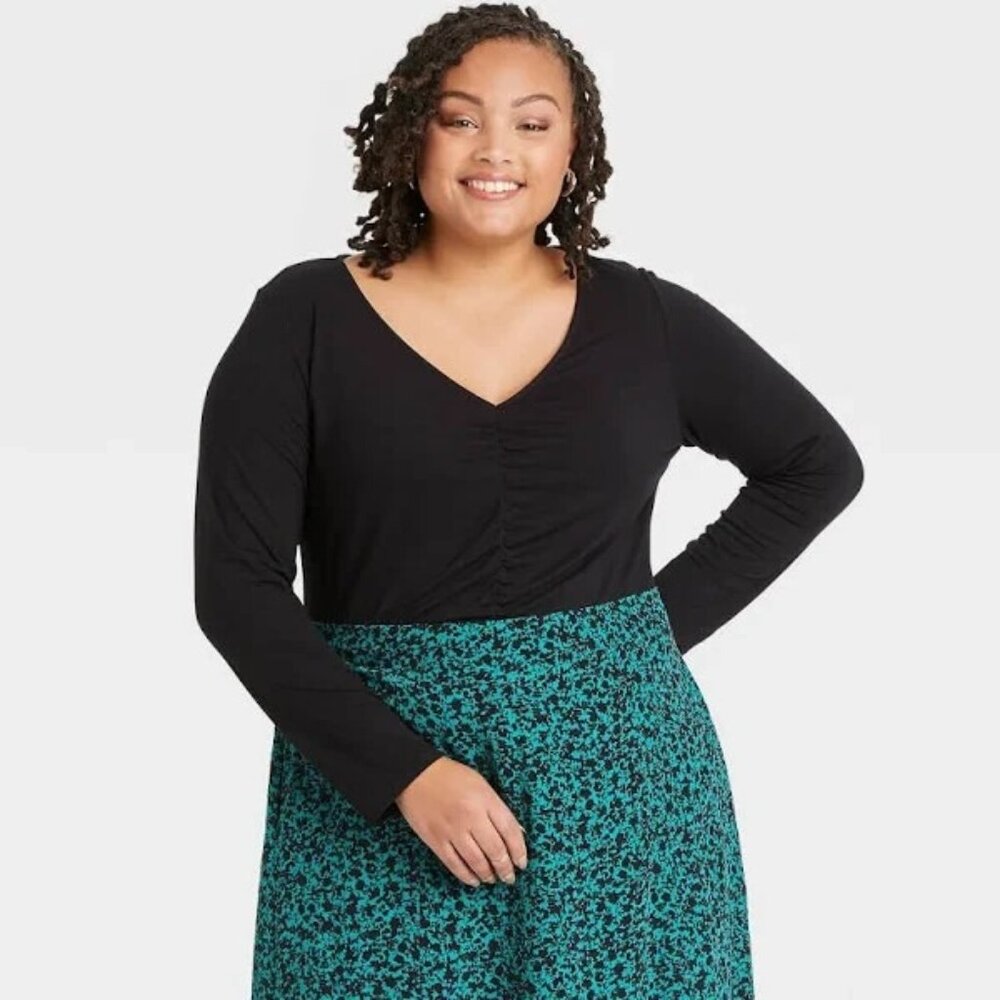 Ava & Viv Black Ruched Front Stretch V Neck Top
